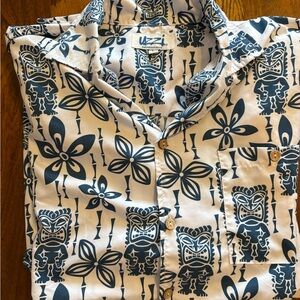 Uzzi Men's Blue and White Patterned Casual Shirt